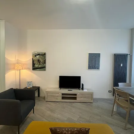Urban Oasis Near Appia Antica Park Apartment